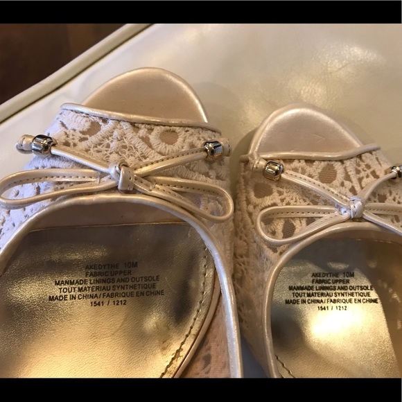 NEW Anne Klein Ivory Lace Shoes - Picture 7 of 13